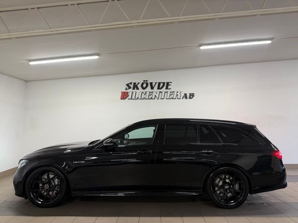 Mercedes E63 AMG 4MATIC+ 7600Mil/720HK/Skalstolar/Burmester/Airmatic - 2017