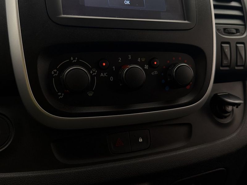 Renault Trafic bild 25