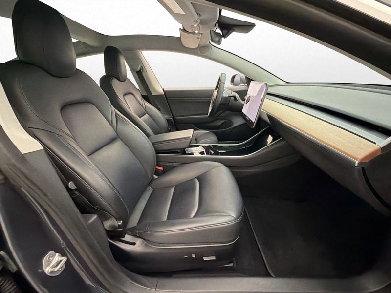 Tesla Model 3 bild 13