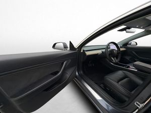 Tesla Model 3 bild 31