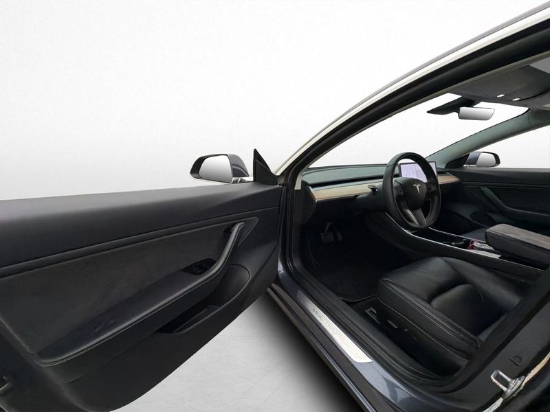 Tesla Model 3 bild 31