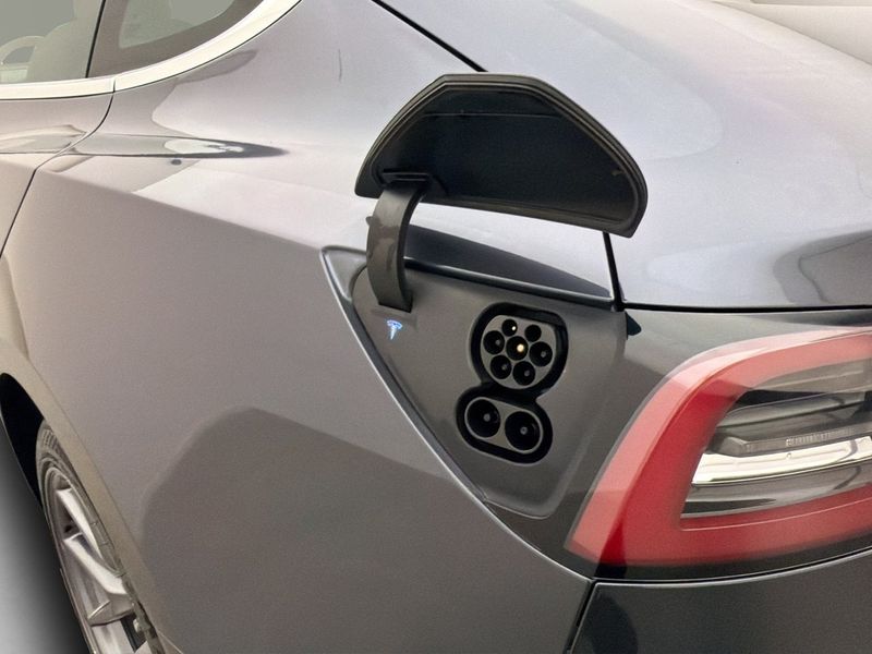Tesla Model 3 bild 9