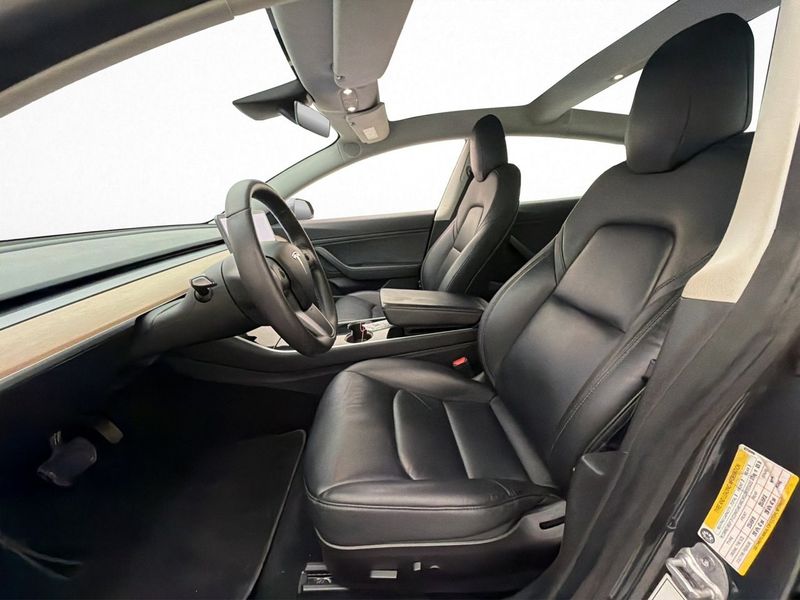 Tesla Model 3 bild 11