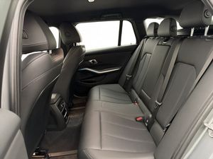 BMW 330 bild 21