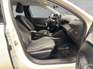 Peugeot 208 bild 12