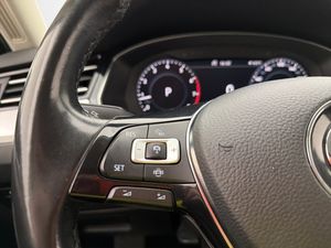 Volkswagen Passat bild 13