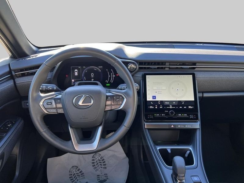 Lexus LBX bild 8
