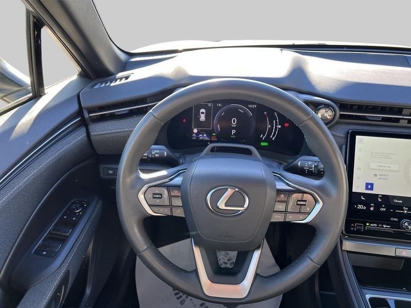 Lexus LBX bild 9