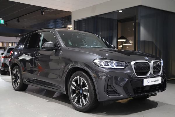 BMW iX3 M Sport Charged Pano Drag Kamera Elstolar - 2024
