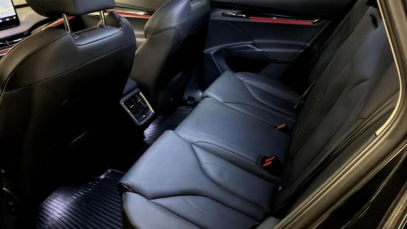 Skoda Enyaq bild 12