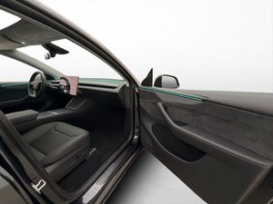 Tesla Model Y bild 26