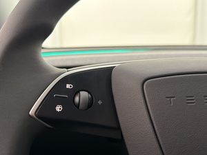 Tesla Model Y bild 16