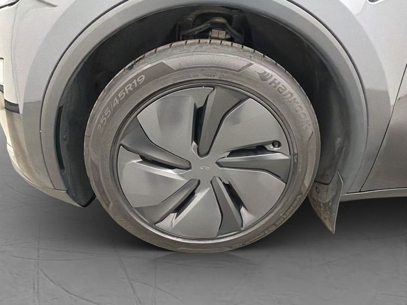 Tesla Model Y bild 32
