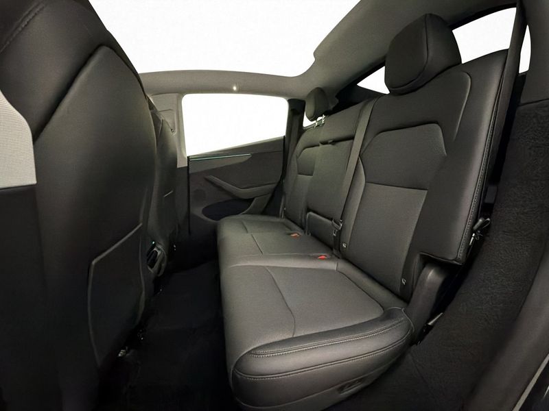 Tesla Model Y bild 28