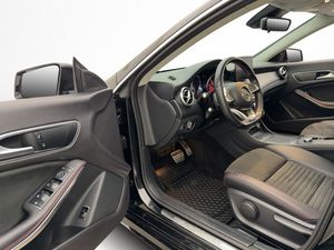 Mercedes CLA180 bild 11