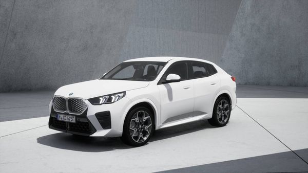 BMW iX2 xDrive30 M Sport Head-Up H/K Drag Rattvärme - 2026