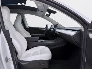 Tesla Model Y bild 15