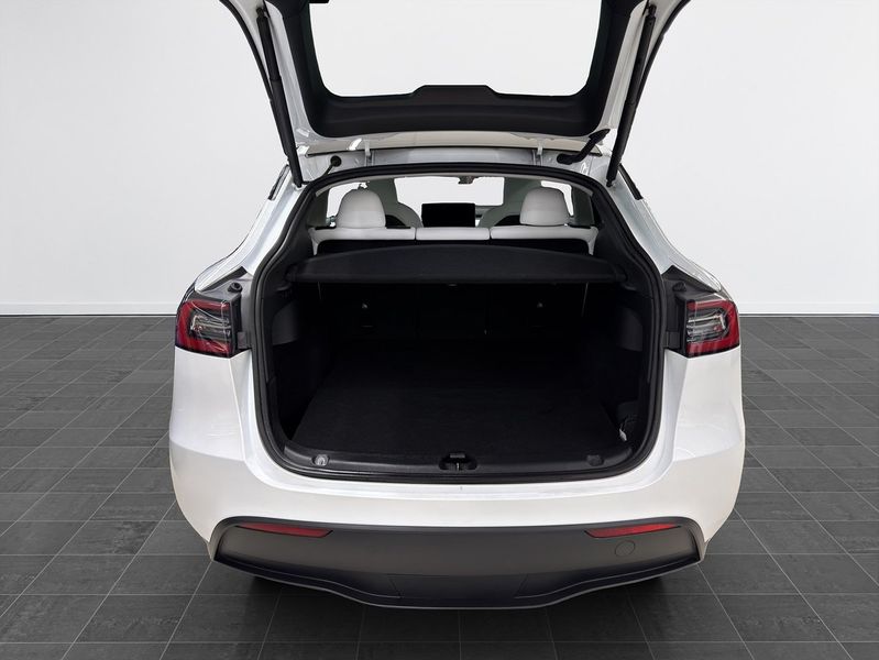Tesla Model Y bild 16