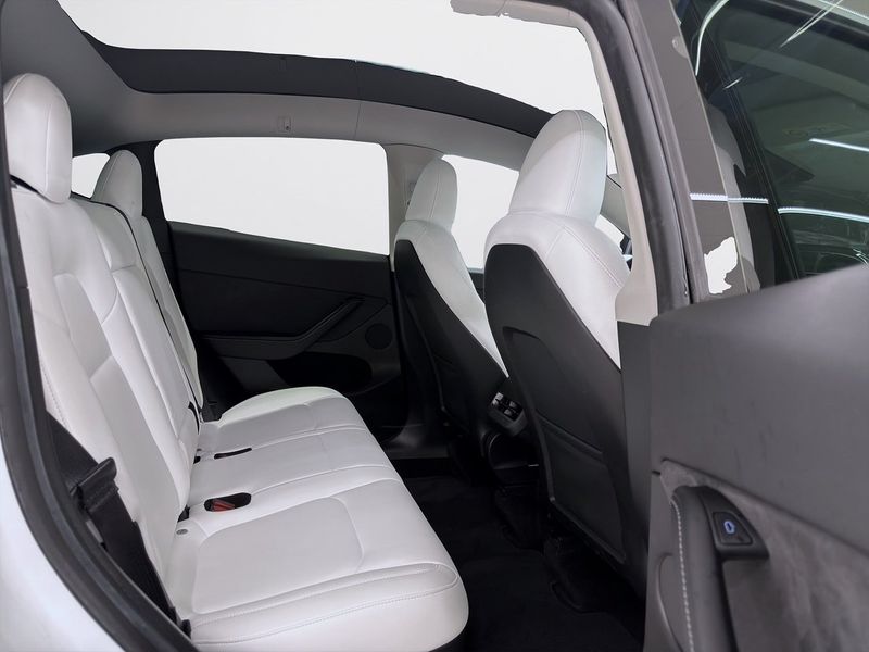 Tesla Model Y bild 10