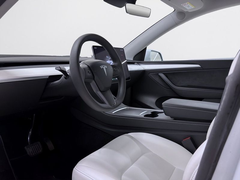Tesla Model Y bild 9