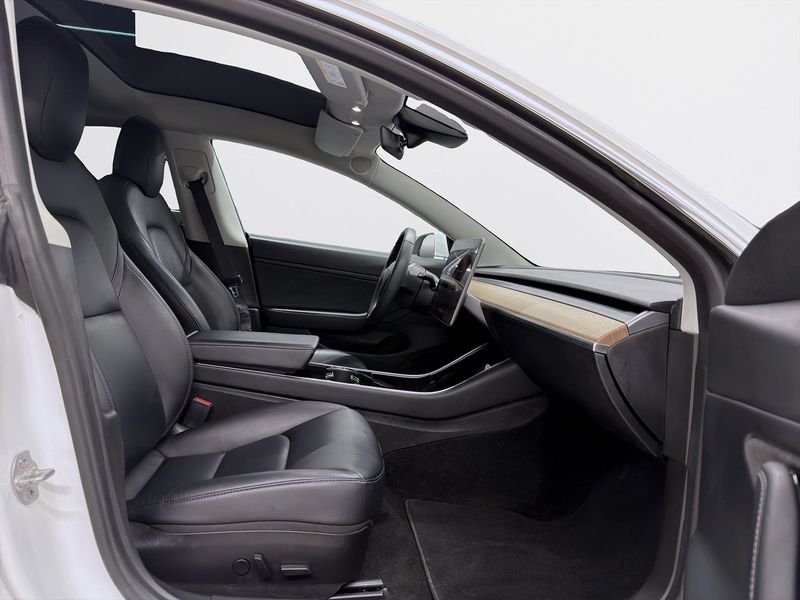 Tesla Model 3 bild 15