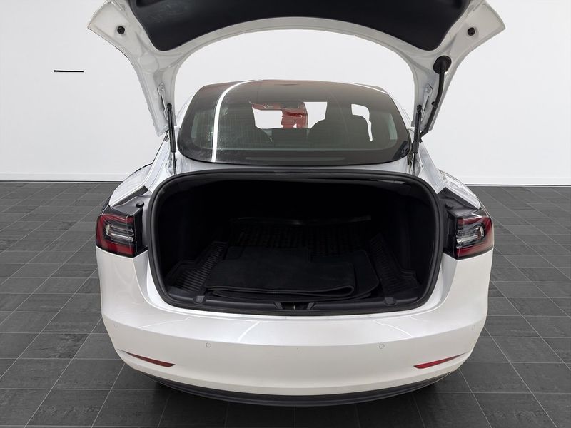 Tesla Model 3 bild 16