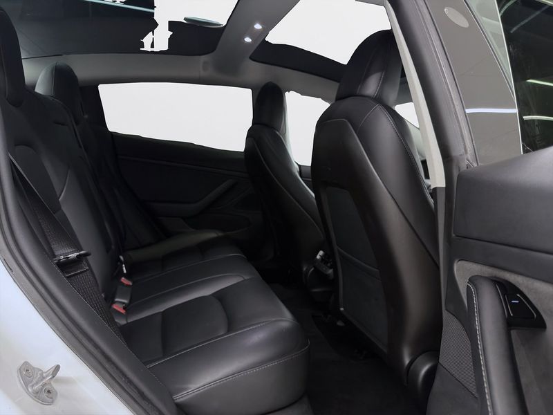 Tesla Model 3 bild 10