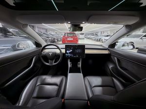 Tesla Model 3 bild 11