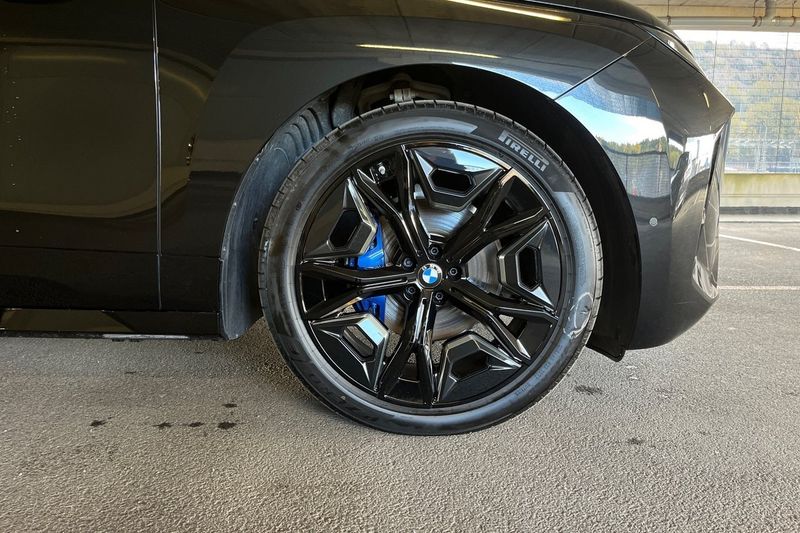 BMW iX bild 14