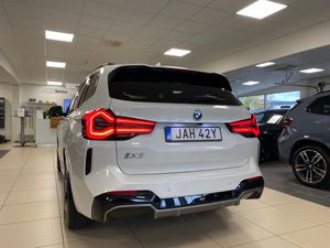 BMW iX3 bild 11
