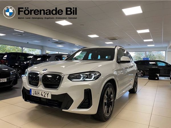 BMW iX3 Sportstolar Rattvärme Backkamera Drag *MOMS* - 2023