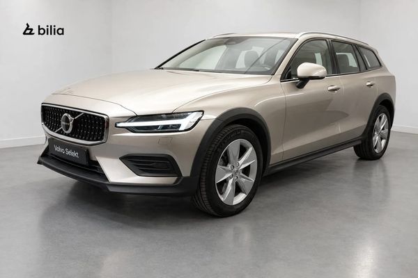Volvo V60 Cross Country B4 AWD Diesel Core, Navigation, Baklucka elmanövrerad - 2024