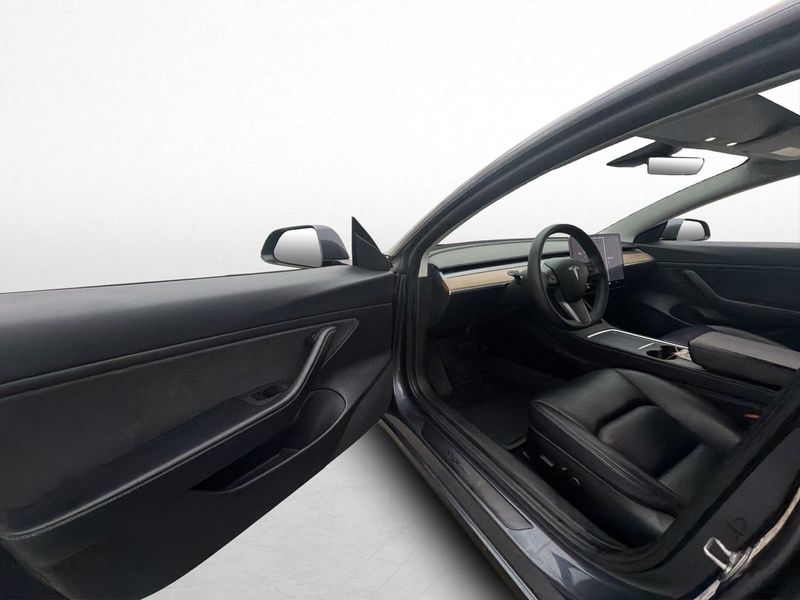 Tesla Model 3 bild 11