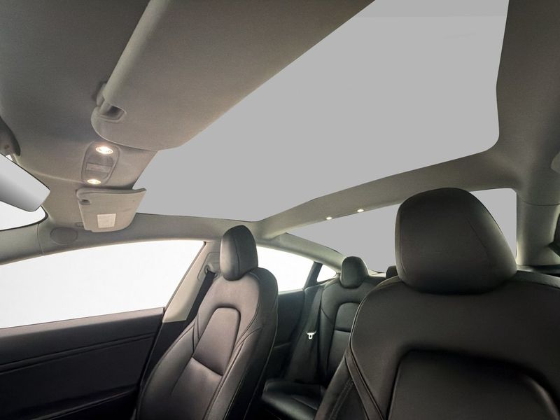 Tesla Model 3 bild 15