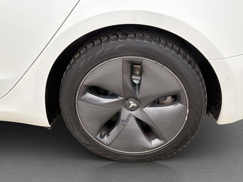 Tesla Model 3 bild 28