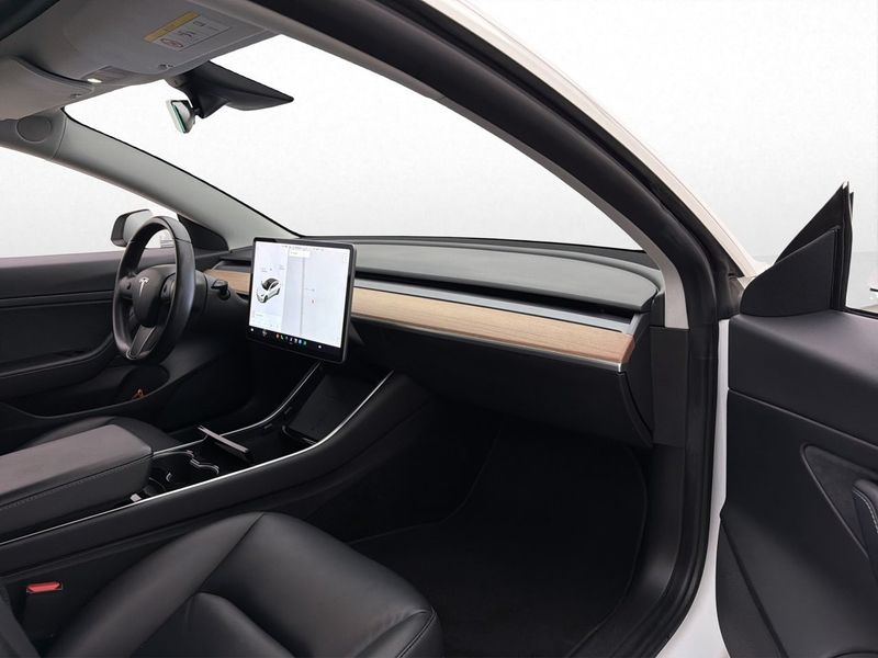Tesla Model 3 bild 26
