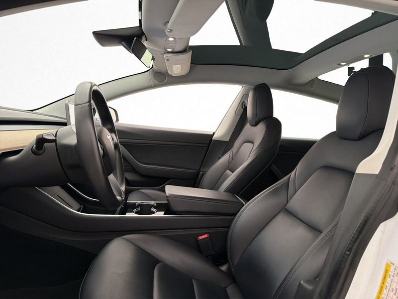 Tesla Model 3 bild 12