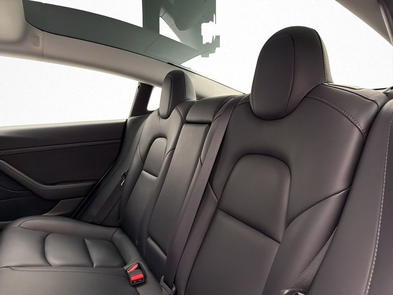 Tesla Model 3 bild 24