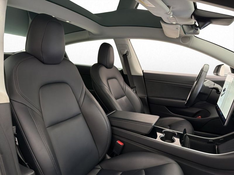 Tesla Model 3 bild 25