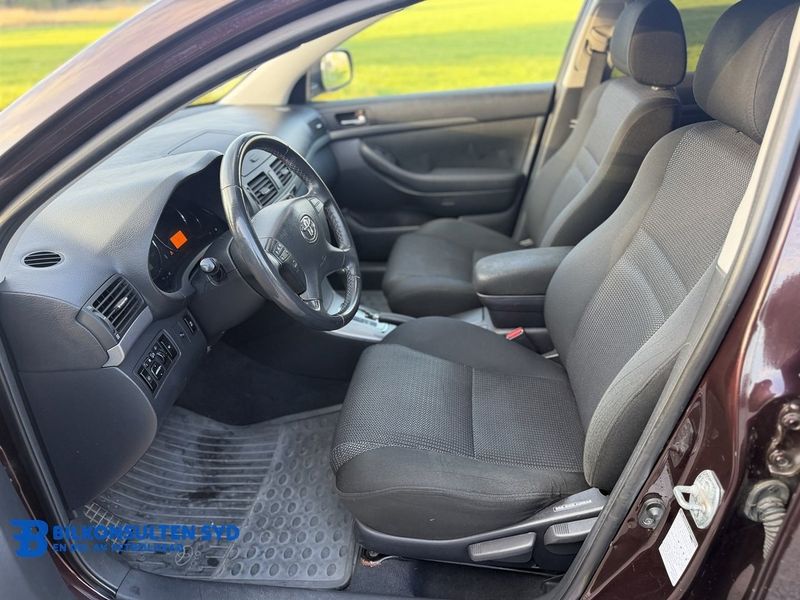 Toyota Avensis bild 5