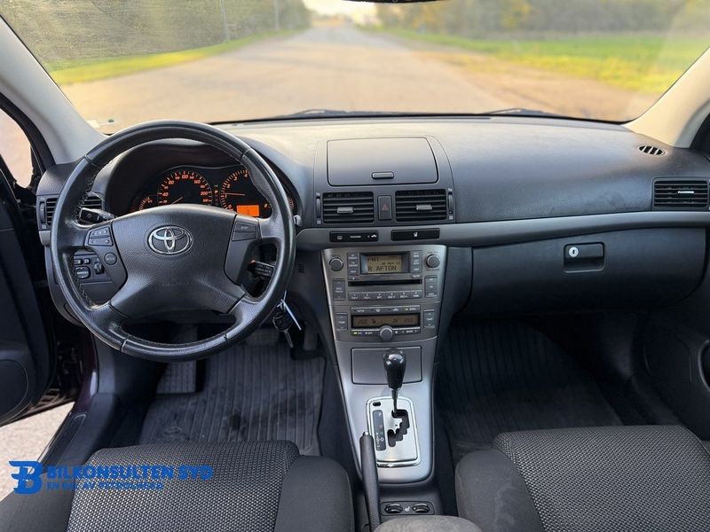 Toyota Avensis bild 8
