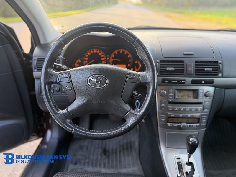 Toyota Avensis bild 9