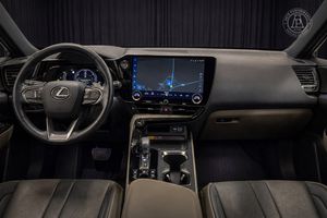 Lexus NX bild 8