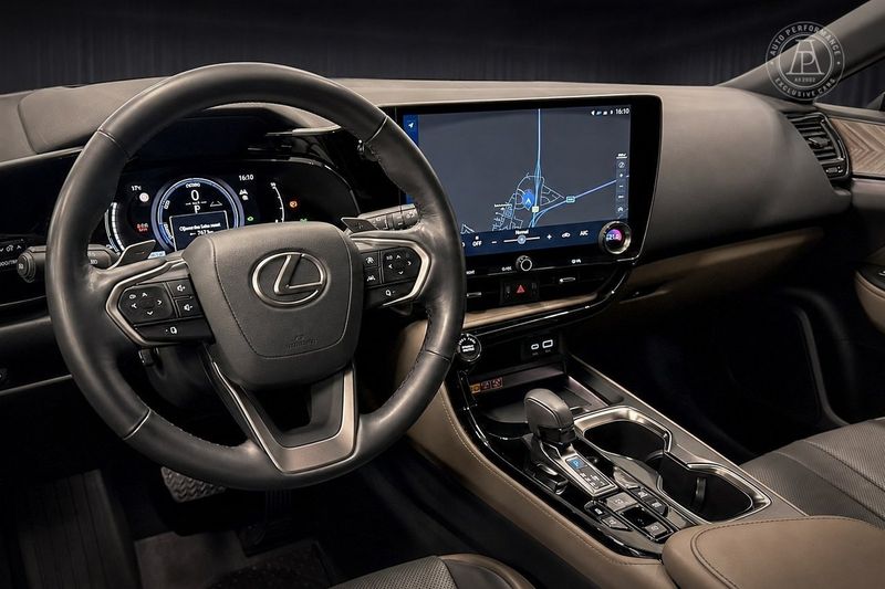 Lexus NX bild 7