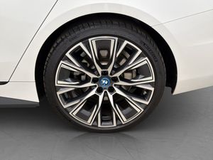 BMW i4 bild 32