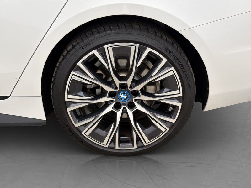 BMW i4 bild 32