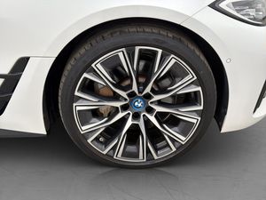 BMW i4 bild 34