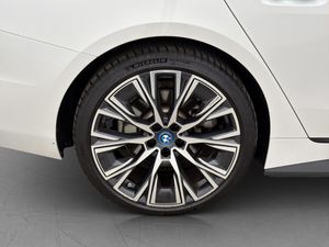BMW i4 bild 33