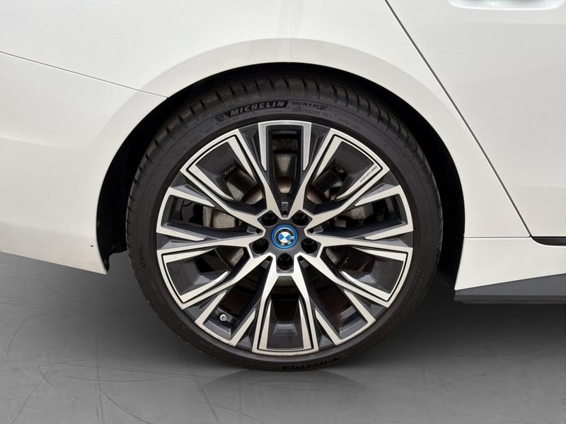 BMW i4 bild 33