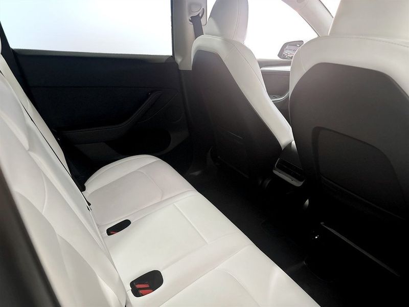 Tesla Model Y bild 11